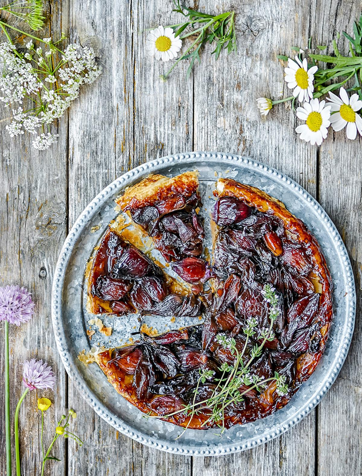 Smördegstarlette med Sauternes-karamelliserade rödlök