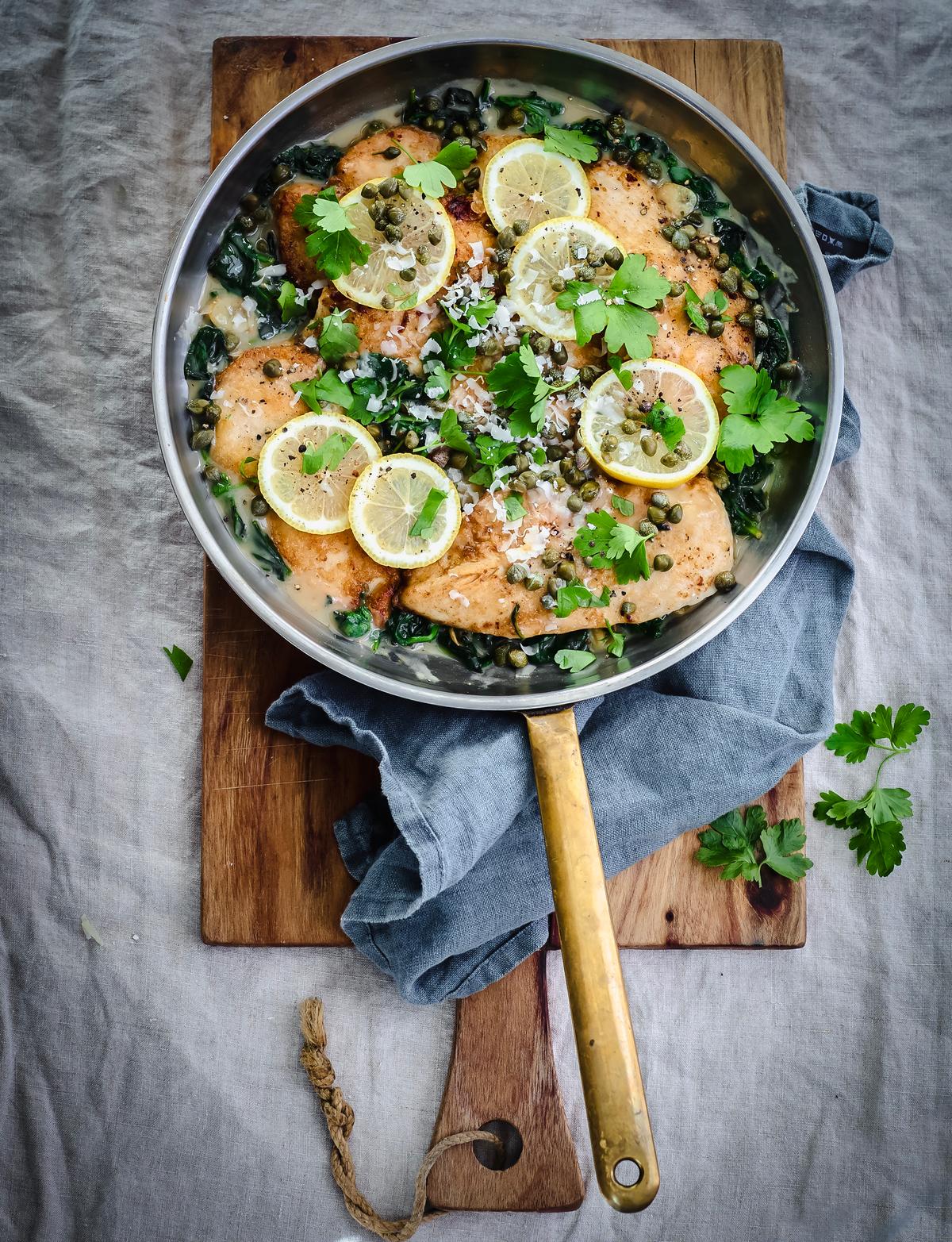 Kyckling piccata med citron och kapris samt sauterad spenat