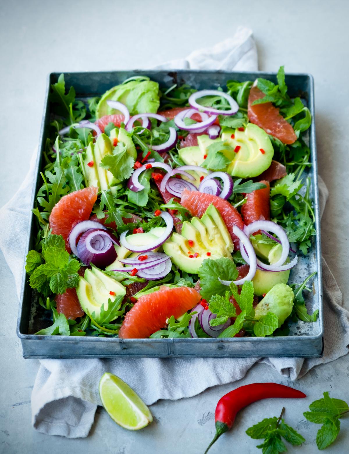 Vietnamesiskt grapefrukt- och avokadosallad