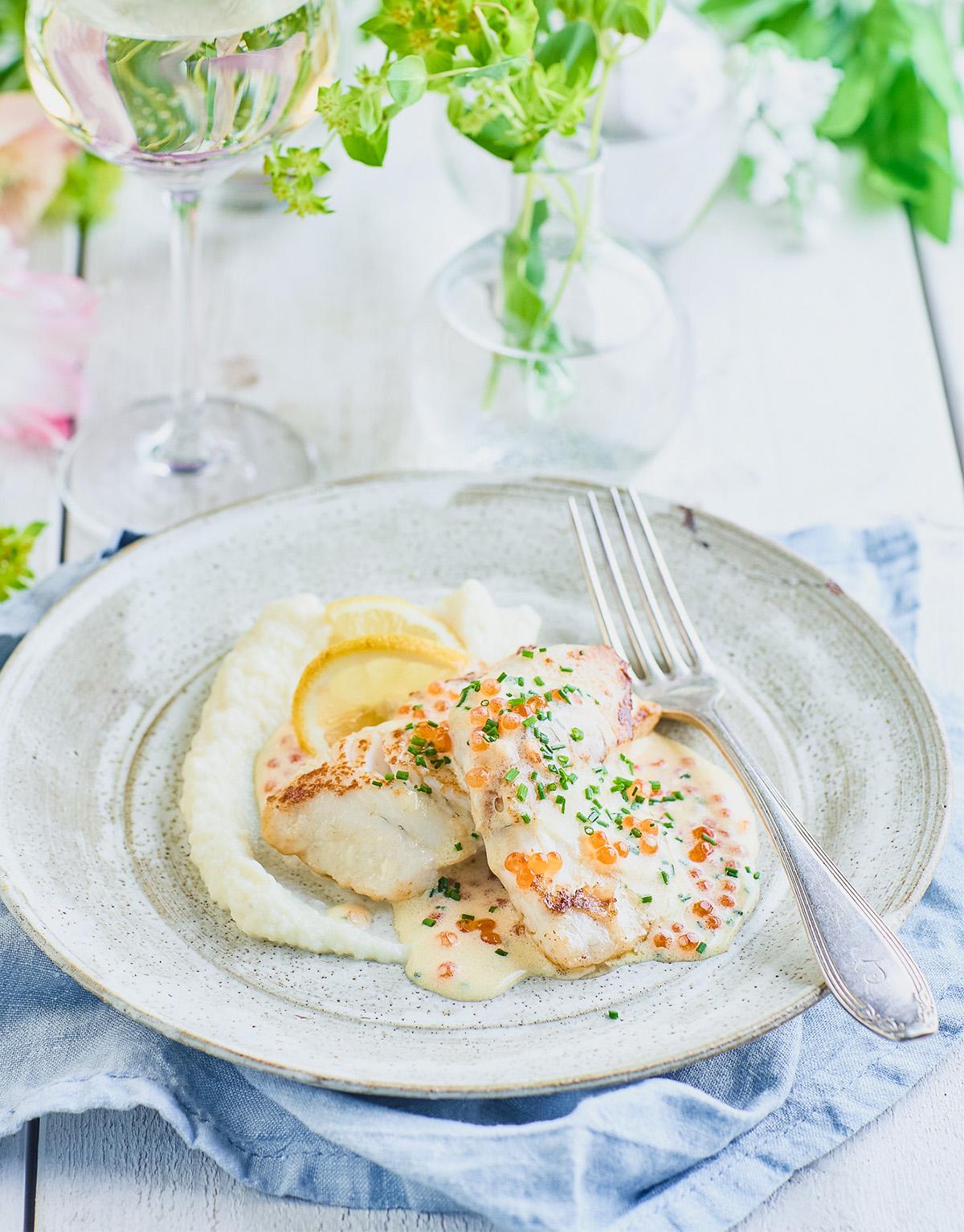 Gös med blomkålskräm och sandefjordsås