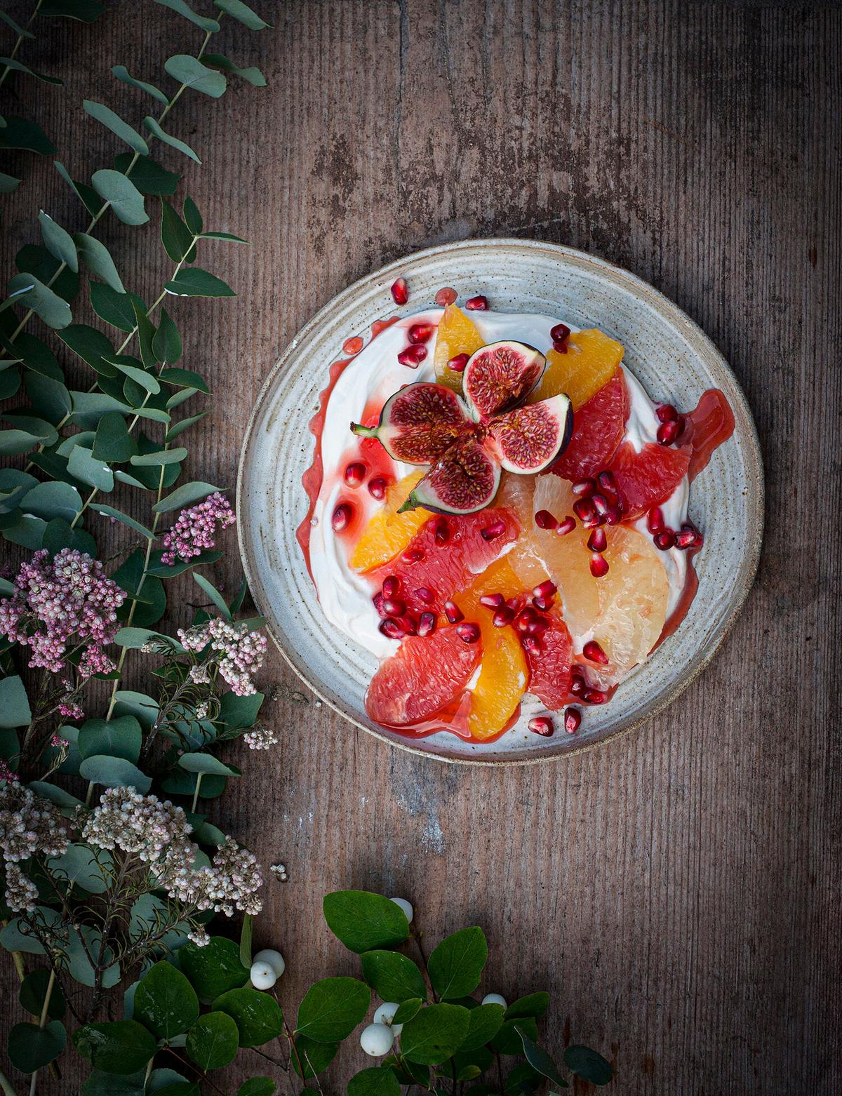 Kardemumma­yoghurt med frukt