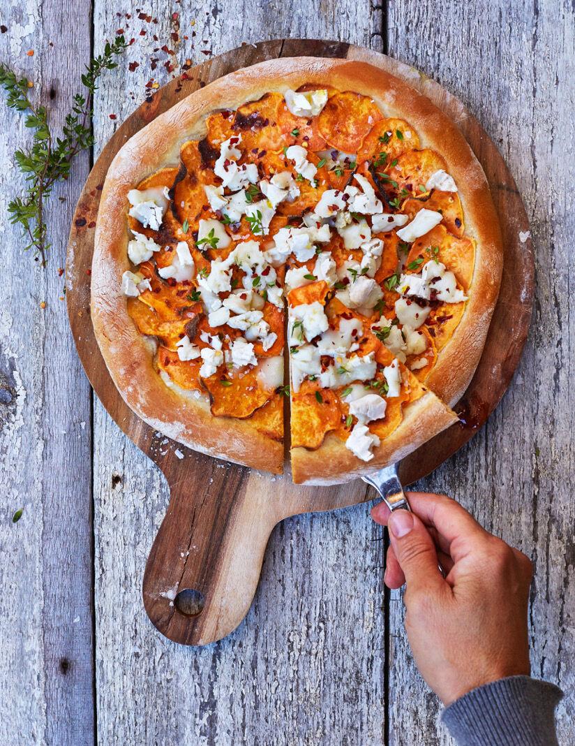 Pizza bianco med sötpotatis, chèvre och honung