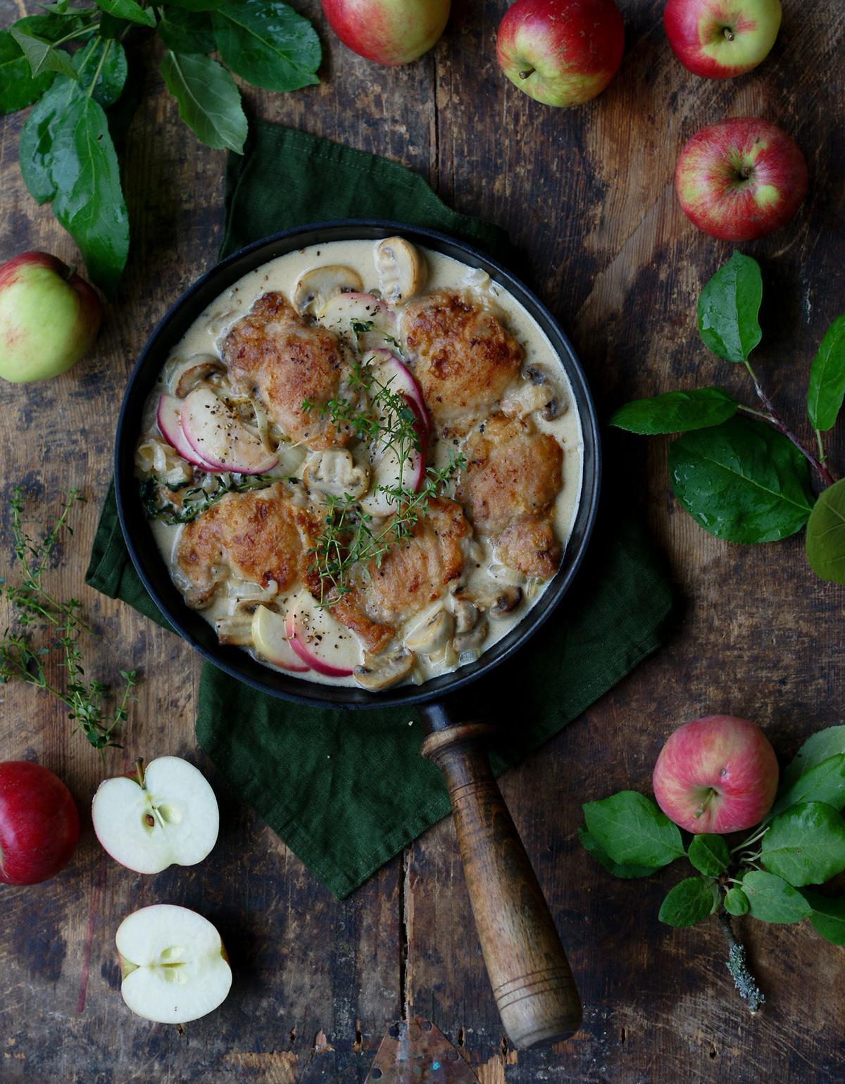 Kyckling och äpple i krämig äppelcider­sås