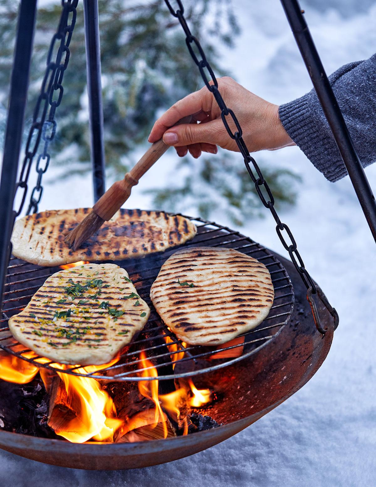 Flatbread med vitlöks­olja, persilja och citron