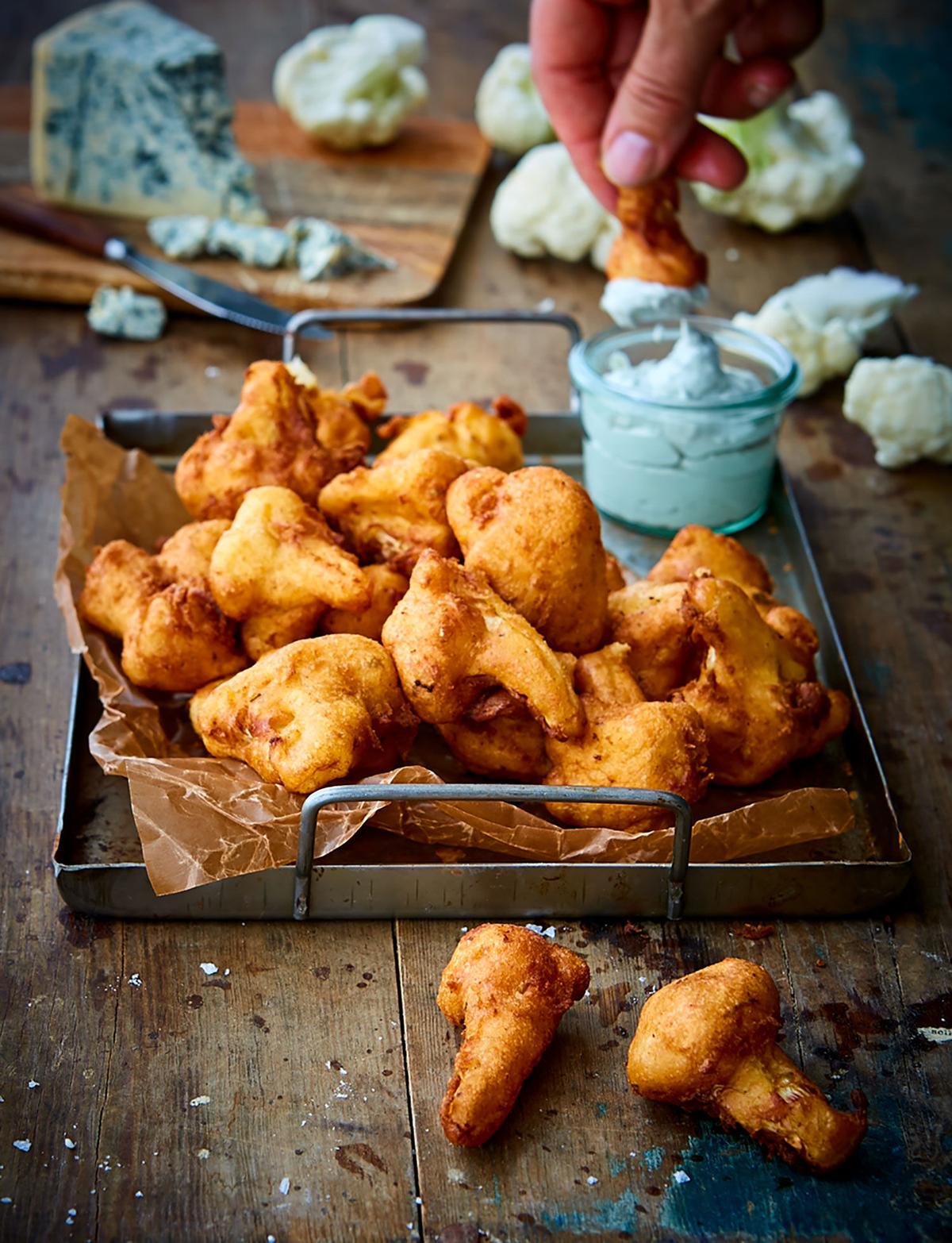 Cajun-friterad blomkål med Blue Cheese Dip