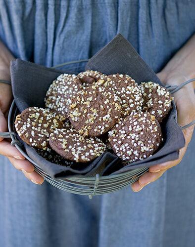 Chokladkakor med hasselnötter och pärlsocker