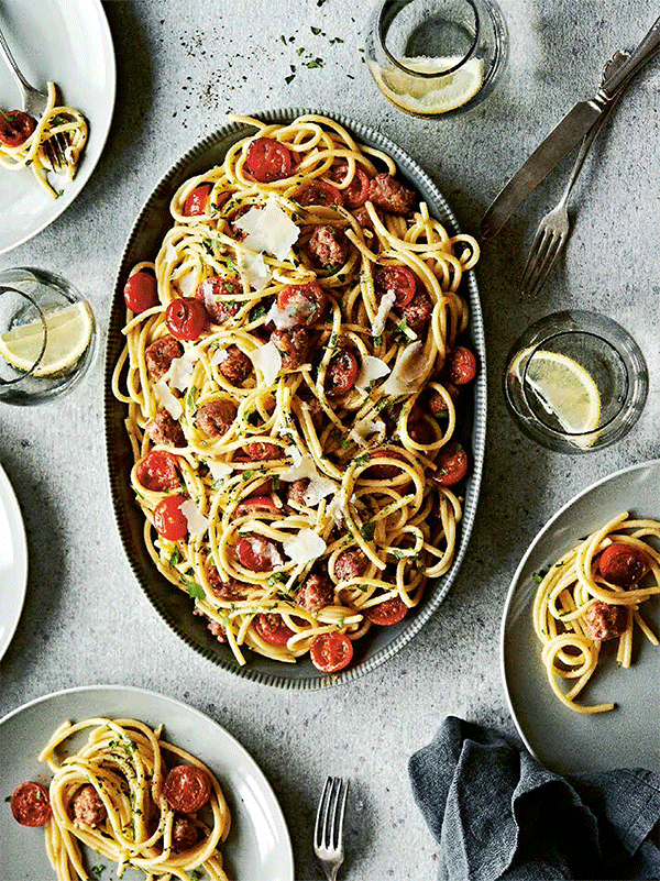 Spaghetti med salsiccia och körsbärstomater